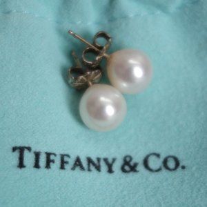 Tiffany & CO. Sterling Silver Freshwater Pearl Earring